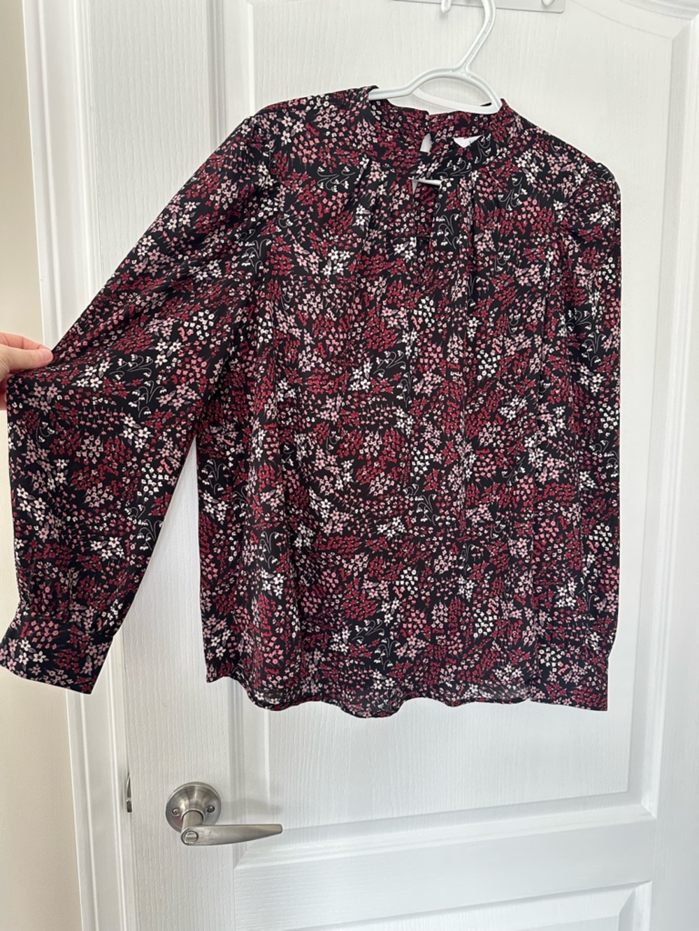 NWOT Ditsy Floral Mock Neck Long Sleeve Flowy Blouse Black Pink Boho Chic Sz L - Picture 2 of 9